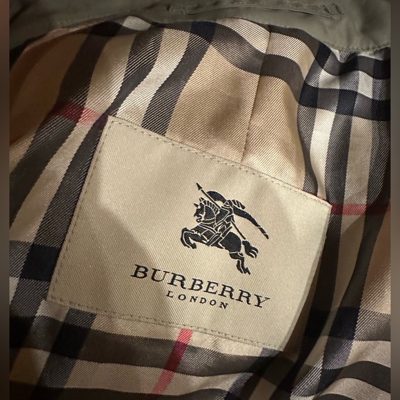 Burberry Men's Classic Beige Trench Coat size M - Picture 13 of 16